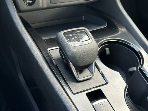 Used 2025 Nissan Rogue SV FWD image 20