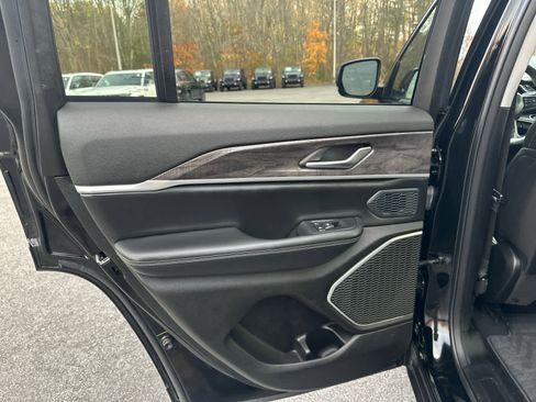 Used 2023 Jeep Grand Cherokee 4WD 4xe image 31