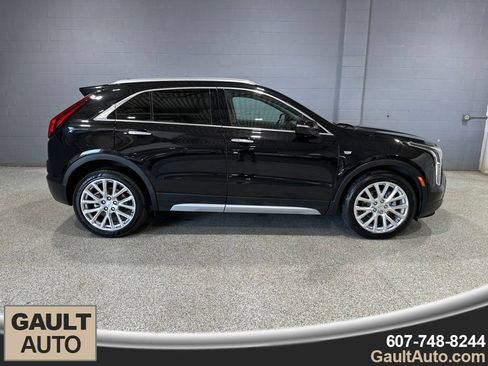 Used 2023 Cadillac XT4 Premium Luxury AWD/4WD image 2