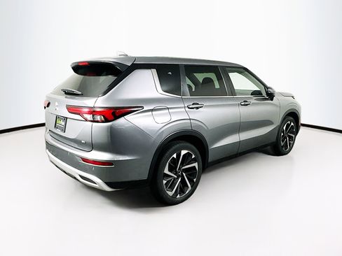 Used 2024 Mitsubishi Outlander SE image 9
