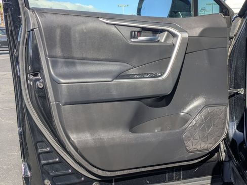 Used 2022 Toyota RAV4 XLE w/ Convenience Package FWD image 15
