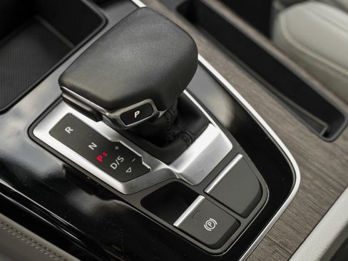 Used 2023 Audi Q5 2.0T Prestige w/ Prestige Package image 11