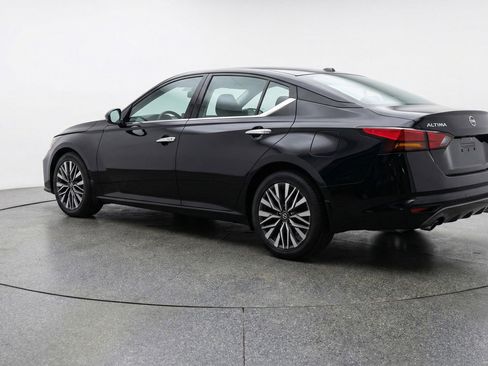 Used 2025 Nissan Altima 2.5 SV image 6