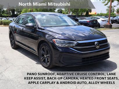 Used 2023 Volkswagen Jetta SE w/ Panoramic Sunroof Package