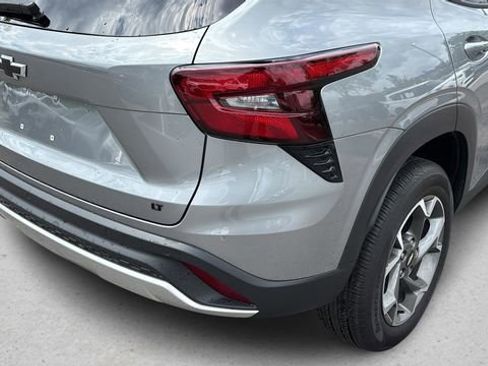 Used 2025 Chevrolet Trax LT w/ Driver Confidence Package FWD image 31