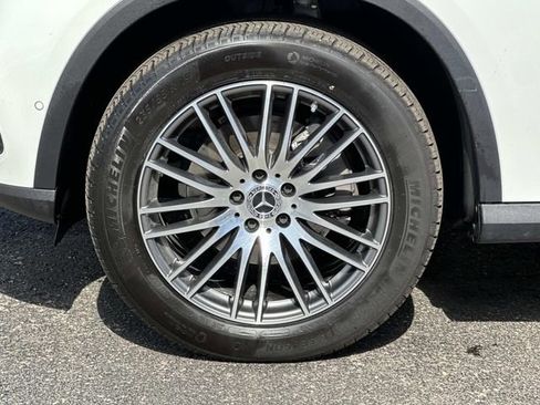 Used 2025 Mercedes-Benz GLC 300 4MATIC image 8