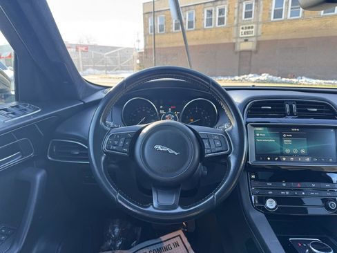 Used 2020 Jaguar F-PACE Premium image 12