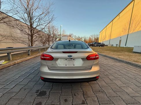 Used 2015 Ford Focus SE image 5