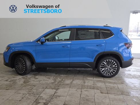 New 2026 Volkswagen Taos SE image 1