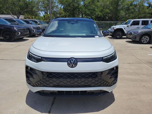 New 2026 Volkswagen Tiguan SE R-Line FWD image 2