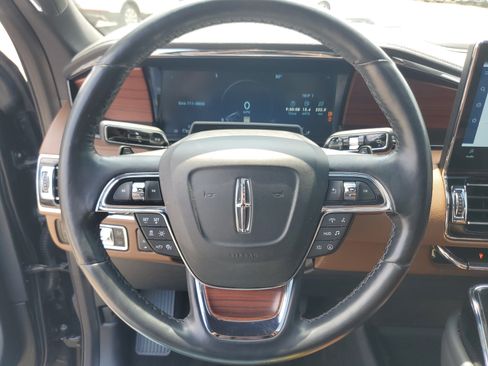 Certified 2023 Lincoln Navigator Reserve AWD/4WD image 14