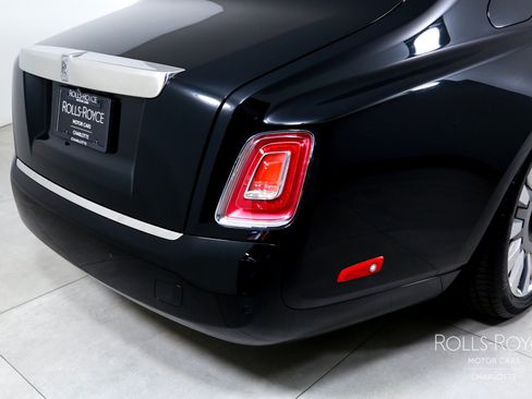 Used 2020 Rolls-Royce Phantom Sedan RWD image 48