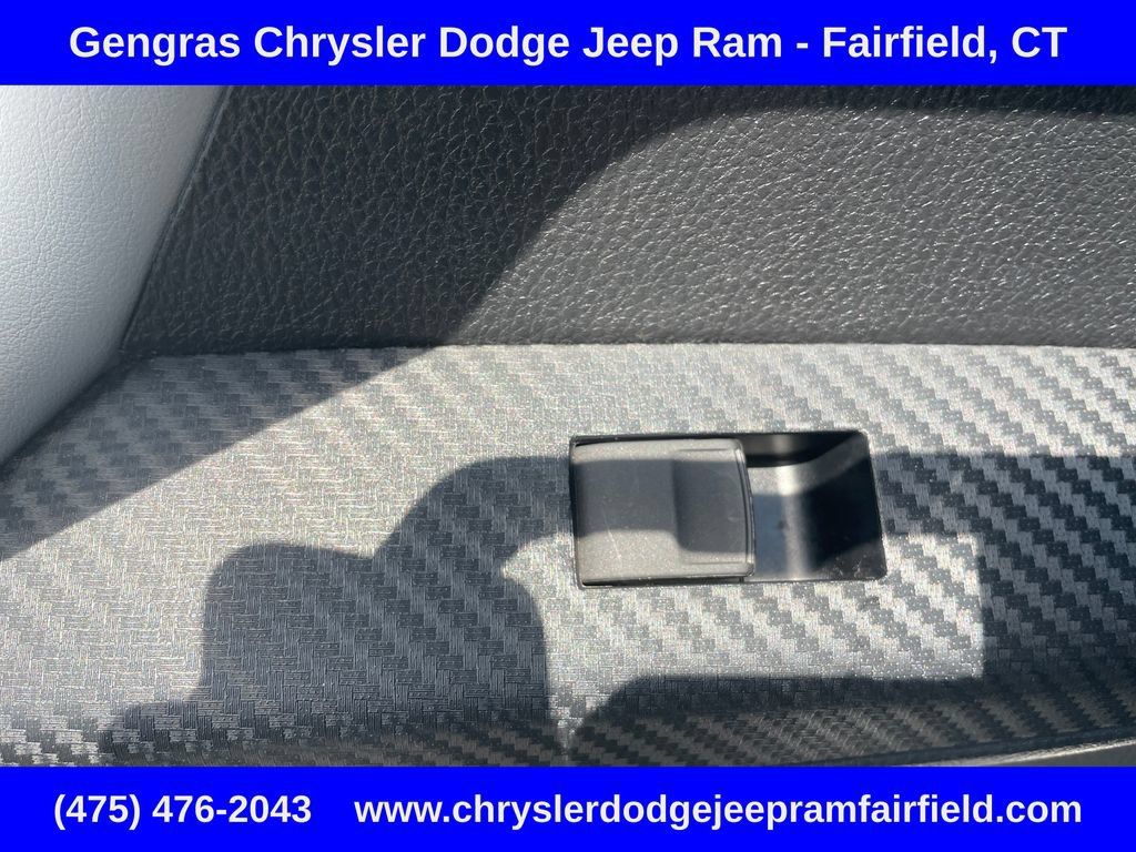 Used 2015 Toyota RAV4 Limited AWD/4WD image 37