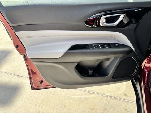 Used 2022 Jeep Compass Limited image 16