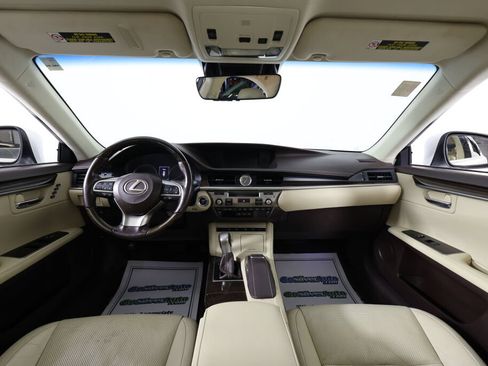 Used 2016 Lexus ES 300h w/ Luxury Package w/Wood Trim FWD image 28