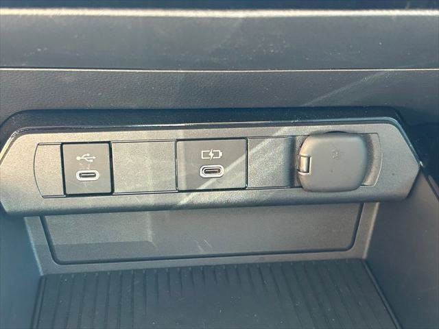 Certified 2026 Toyota Prius XLE FWD image 28