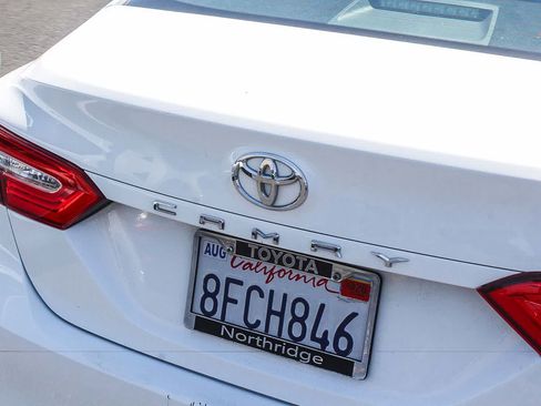 Used 2018 Toyota Camry LE FWD image 9