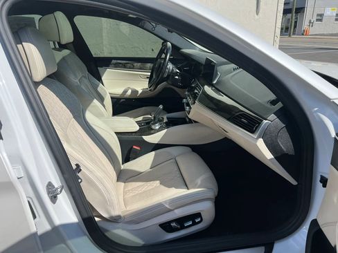 Used 2018 BMW 530e xDrive w/ Premium Package 2 AWD/4WD image 32