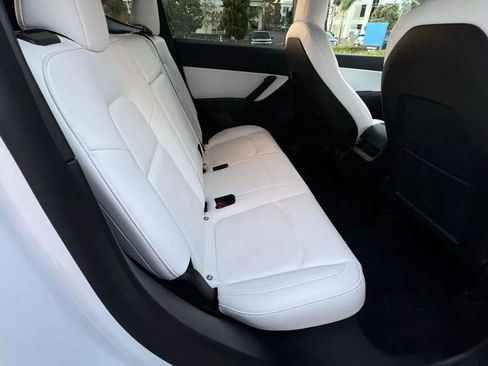 Used 2021 Tesla Model Y Long Range AWD/4WD image 16