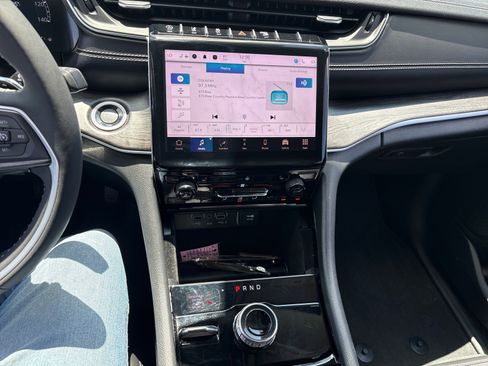 Used 2023 Jeep Grand Cherokee L Limited image 16