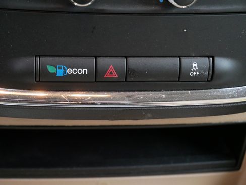 Used 2014 Dodge Grand Caravan SXT image 26