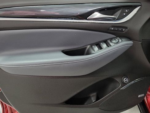 Used 2024 Buick Enclave Premium image 9