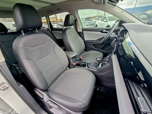 Used 2024 Volkswagen Taos SE w/ Taos Adventure Package image 32