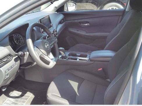 Used 2025 Nissan Sentra SV FWD image 4
