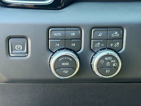 New 2026 GMC Sierra 2500 Denali w/ Denali Reserve Package AWD/4WD image 10