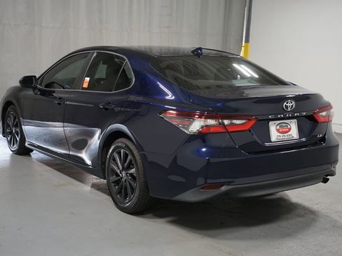 Used 2021 Toyota Camry LE image 6