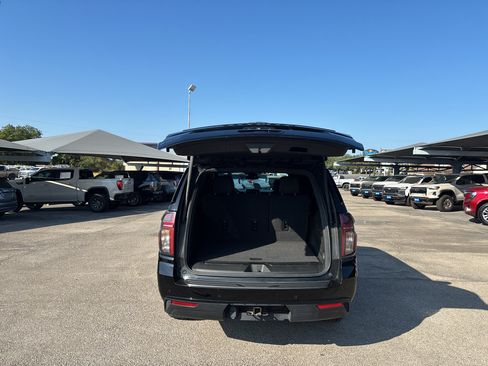Used 2024 Chevrolet Suburban Z71 w/ Luxury Package AWD/4WD image 7