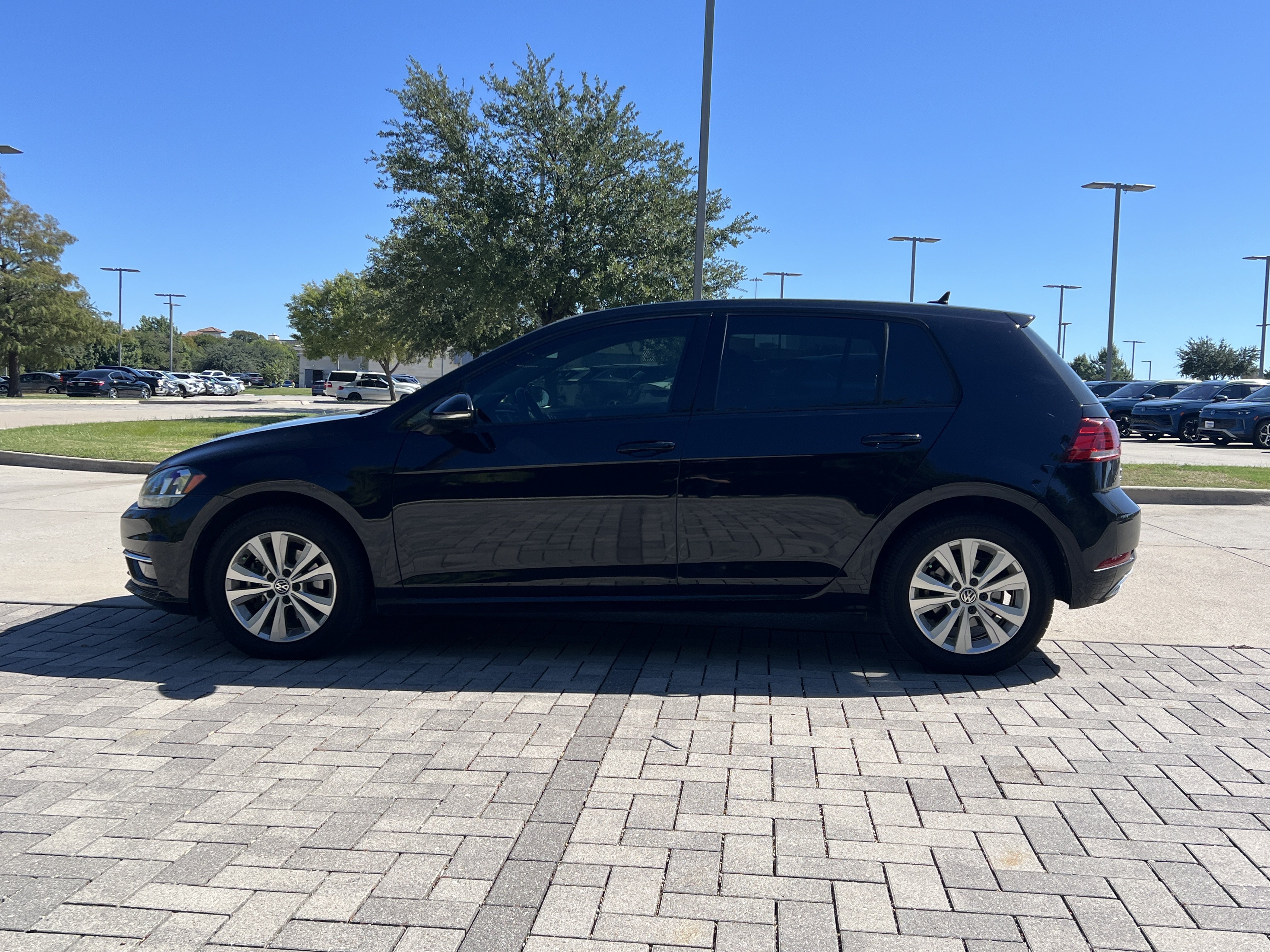 Used 2018 Volkswagen Golf SE FWD image 6