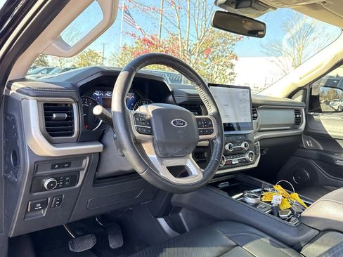 Used 2022 Ford Expedition XLT image 8