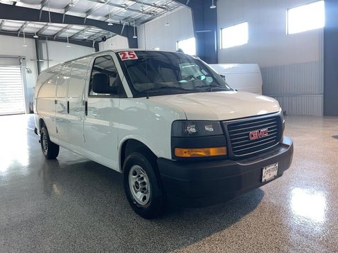 Used 2025 GMC Savana 3500 Extended RWD image 1