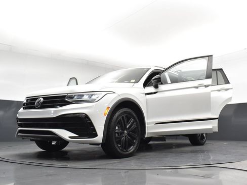 Used 2022 Volkswagen Tiguan SE R-Line AWD/4WD image 36