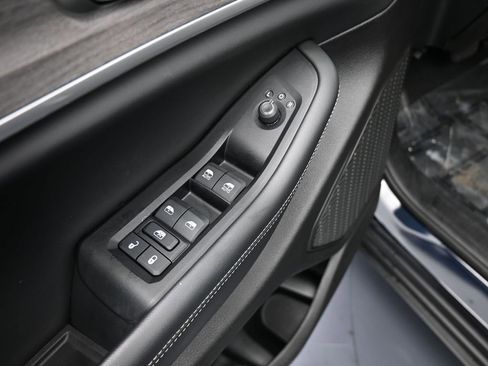 Used 2024 Jeep Grand Cherokee Limited w/ Black Appearance Package image 13