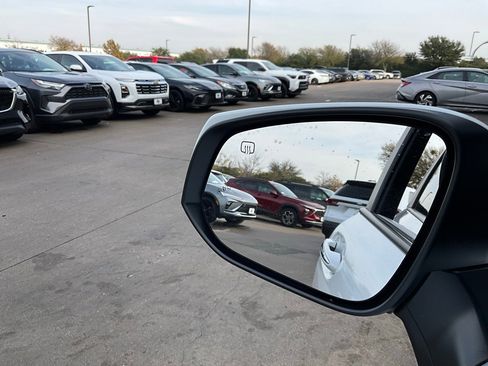 Used 2025 Toyota Sienna XLE image 21