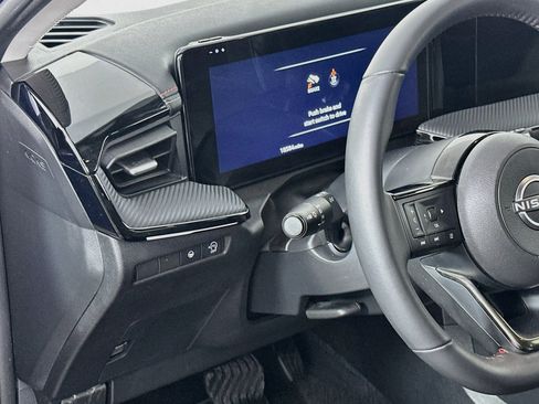 Used 2025 Nissan Kicks SR FWD image 17
