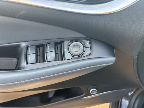 Used 2020 Buick Enclave Essence image 24