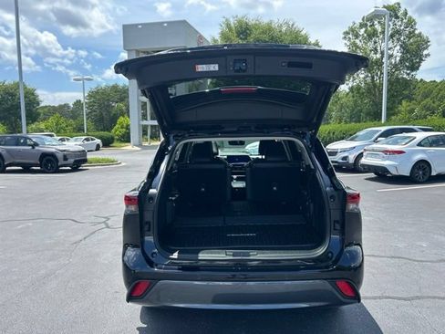 Used 2025 Toyota Highlander Limited AWD/4WD image 9