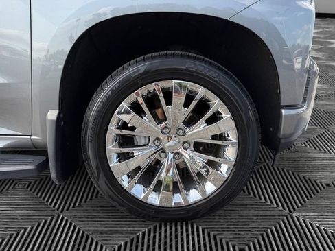 Used 2021 Chevrolet Silverado 1500 High Country w/ Technology Package AWD/4WD image 9