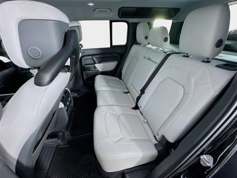New 2026 Land Rover Defender 110 X-Dynamic SE image 24