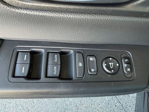 Used 2025 Honda CR-V EX image 27
