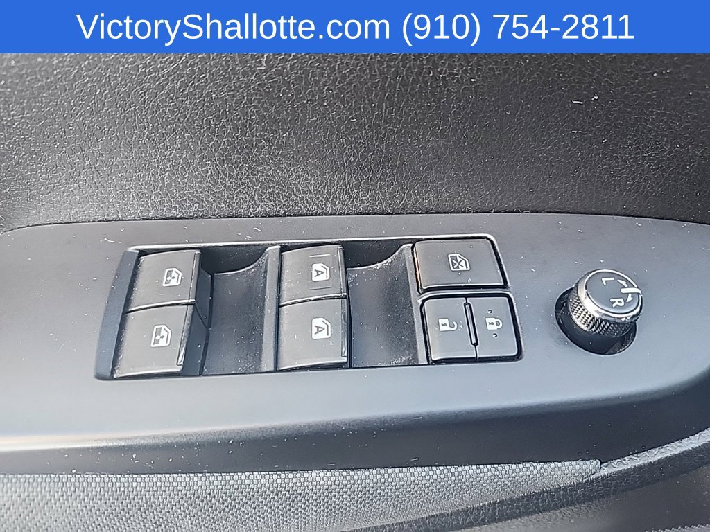 Used 2019 Toyota Highlander LE AWD/4WD image 17
