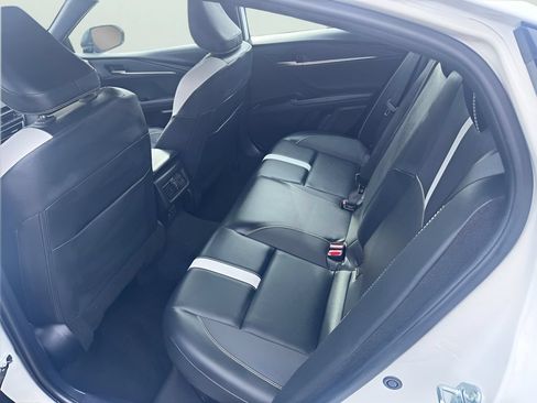 Used 2025 Toyota Camry SE FWD image 10