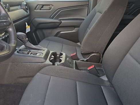 Used 2024 Chevrolet Colorado W/T RWD image 4
