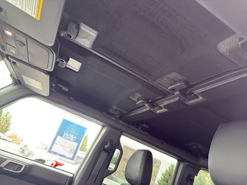 New 2025 Ford Bronco Outer Banks w/ Black Appearance Package image 21