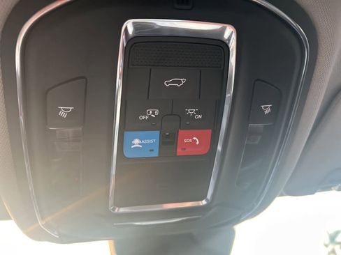 Used 2023 Jeep Grand Cherokee Limited w/ Luxury Tech Group II image 45