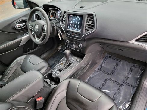 Certified 2022 Jeep Cherokee Latitude w/ Sun & Sound Group image 25