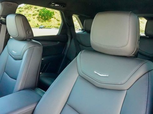 New 2026 Cadillac XT5 Luxury image 13